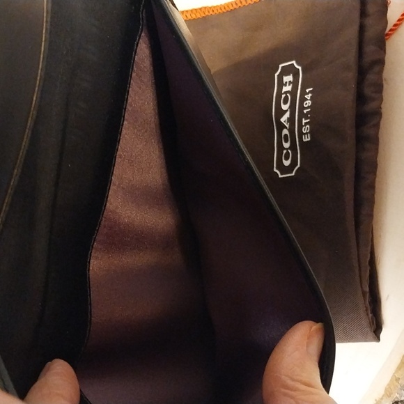 Black Pebbled Leather Turn-lock Notebook/Passport/Wallet-Coach Label, no Pen - Picture 7 of 10